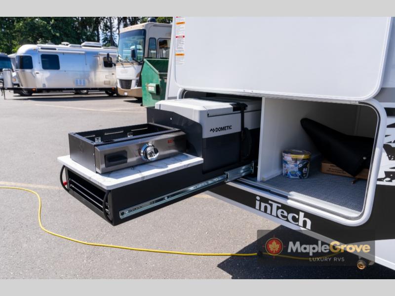 inTech RV Aucta Magnolia outdoor kitchen